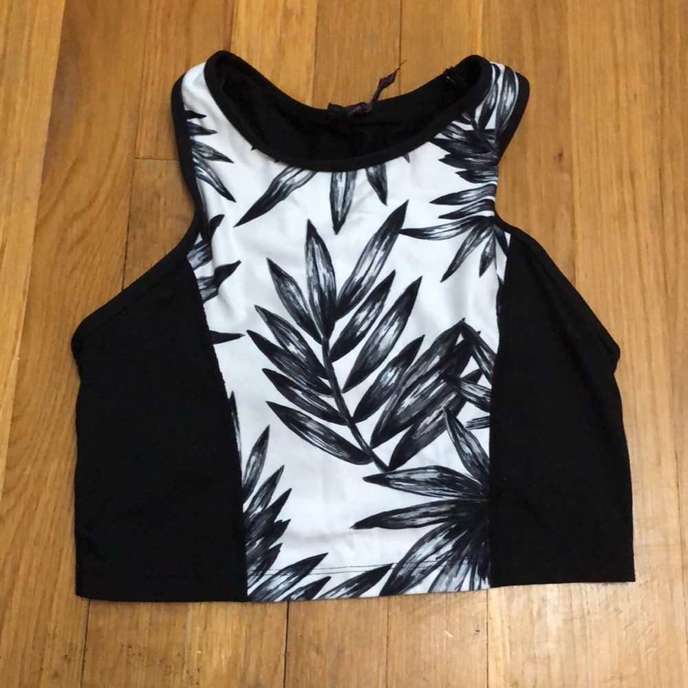 Crop workout shirt